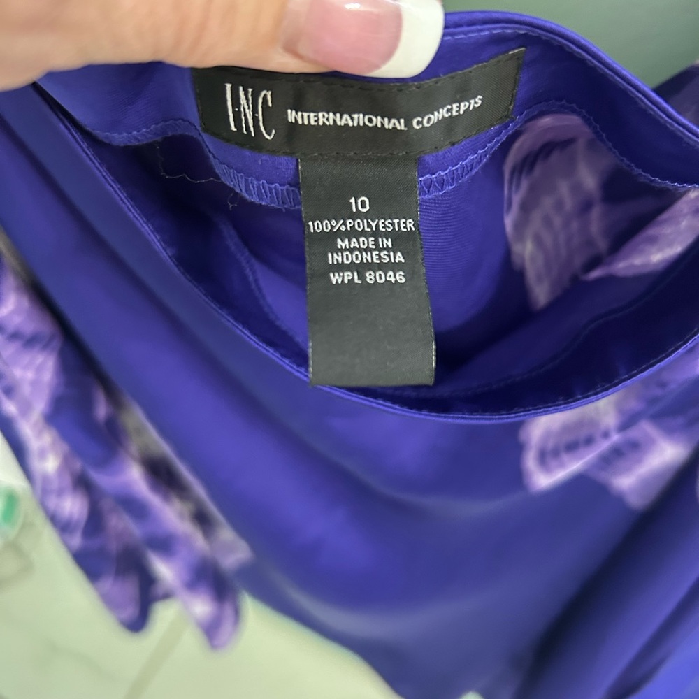 Inc off the shoulder light weight shirt gorgeous on